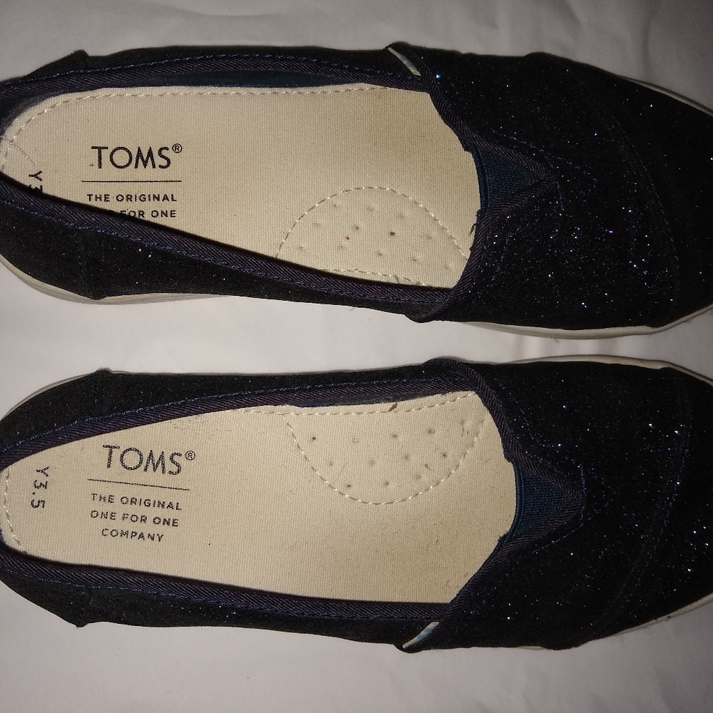 25.5/Y3.5 Tom's alpargata.  Very good condition. Sparkly black.